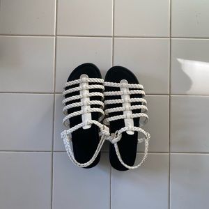 Platform braided shoes